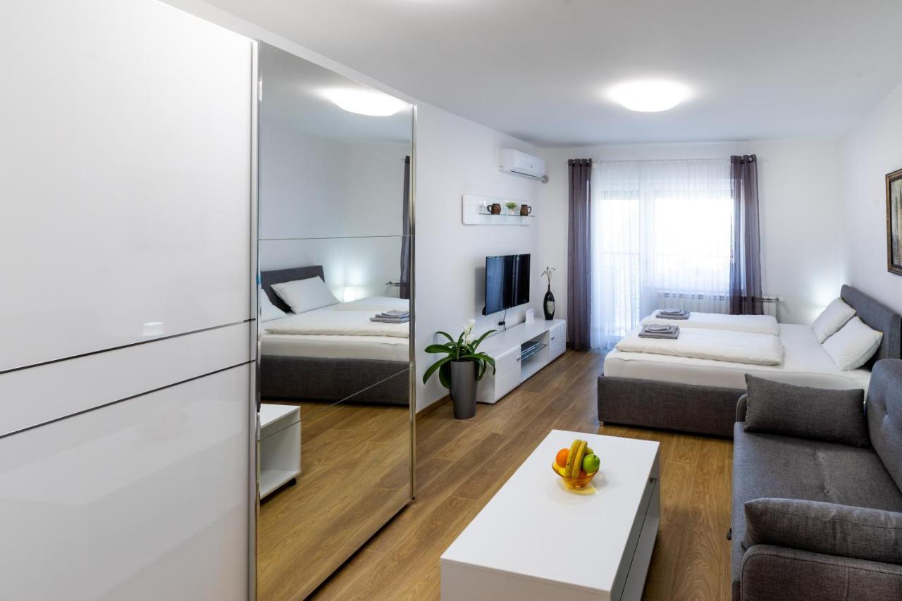 Mb Apartment Subotica Esterno foto