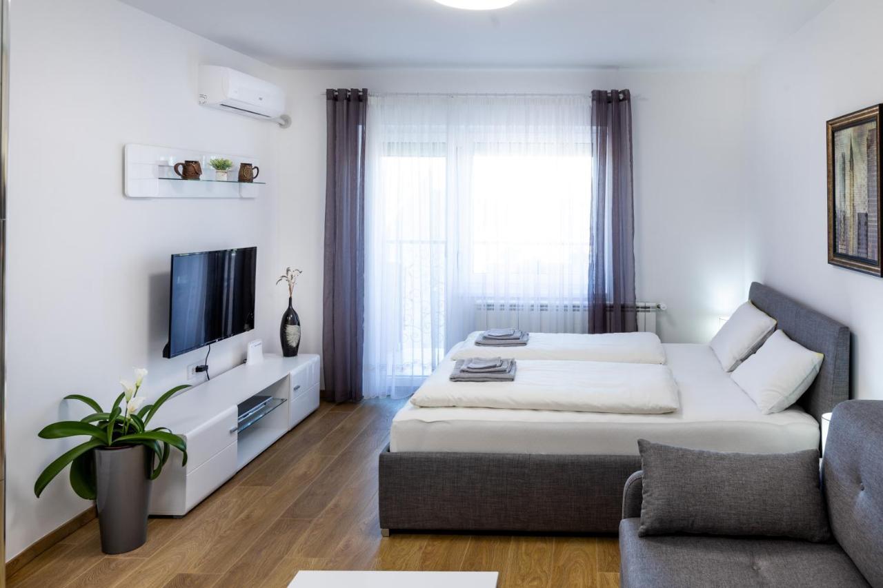 Mb Apartment Subotica Esterno foto