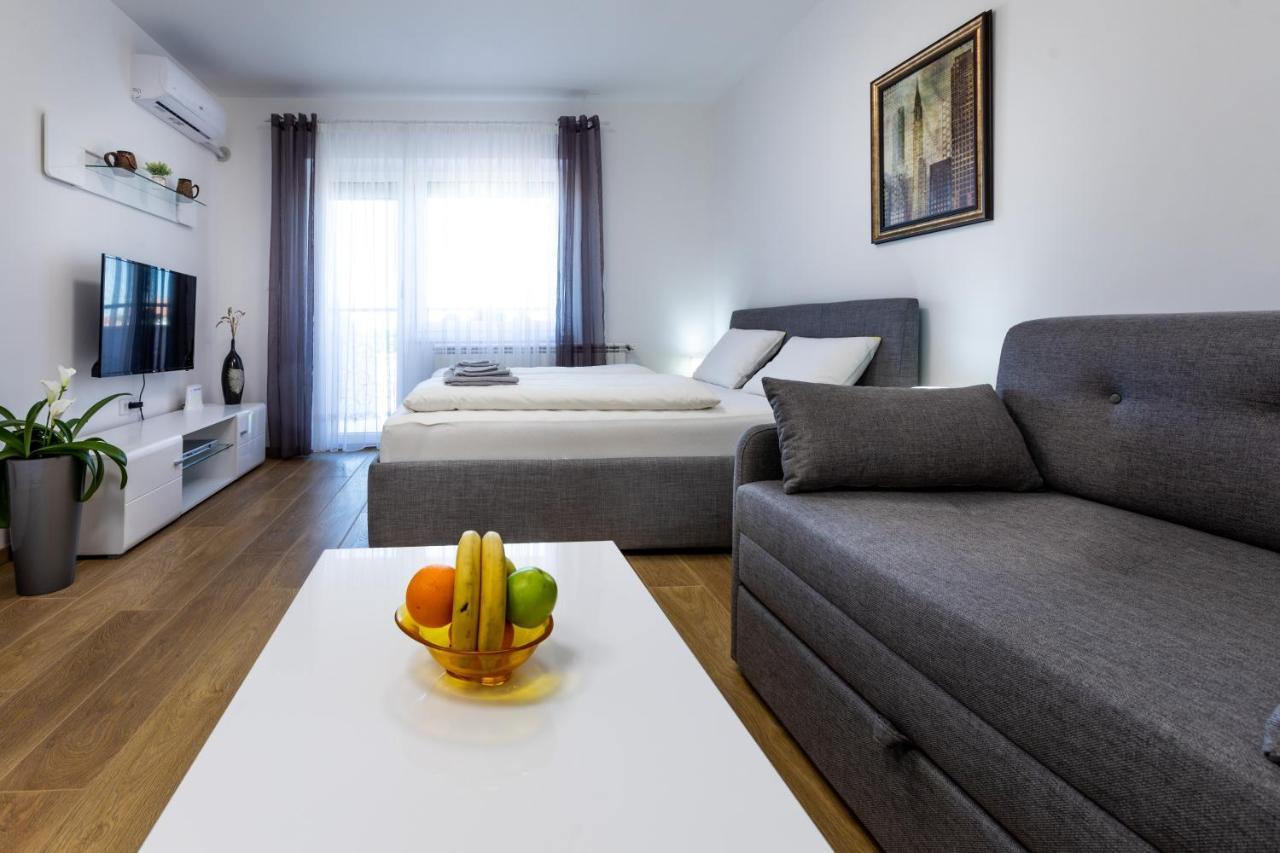 Mb Apartment Subotica Esterno foto