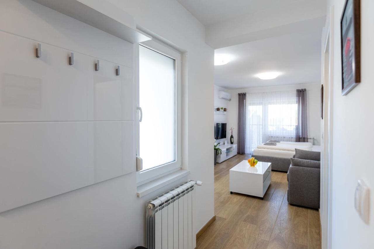 Mb Apartment Subotica Esterno foto